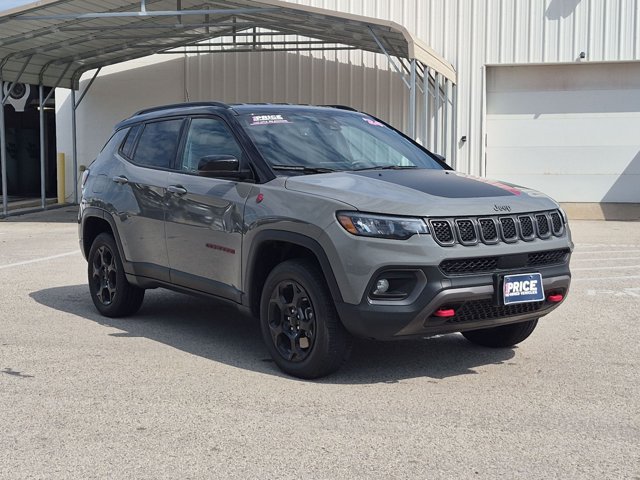 Used 2024 Jeep Compass Trailhawk AWD/4WD image 3
