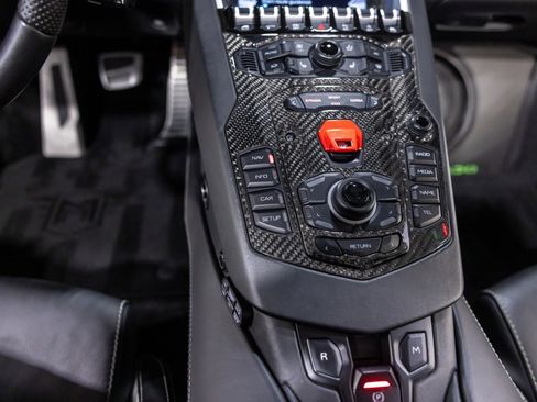 Used 2019 Lamborghini Aventador S image 58