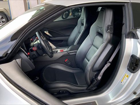 Used 2016 Chevrolet Corvette Z06 w/ 3LZ Preferred Equipment Group image 8