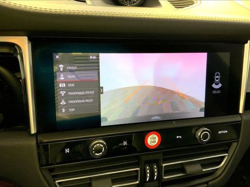 Used 2023 Porsche Macan Turbo image 31