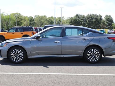 Used 2025 Nissan Altima 2.5 SV FWD image 4