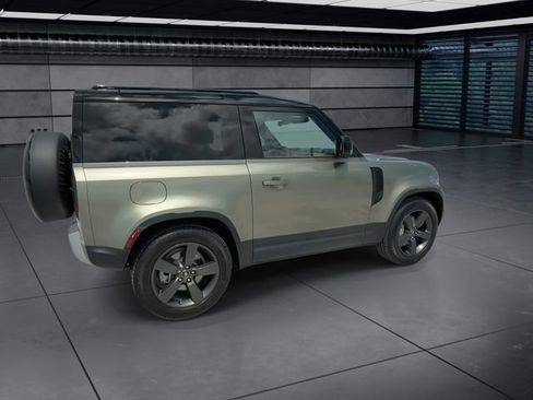 Used 2025 Land Rover Defender 90 S image 9