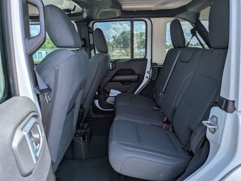 Used 2025 Jeep Wrangler Unlimited Sahara AWD/4WD image 14