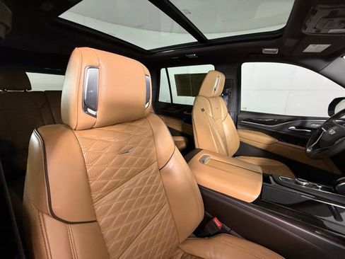 Certified 2023 Cadillac Escalade Sport w/ LPO, ONYX Package image 36