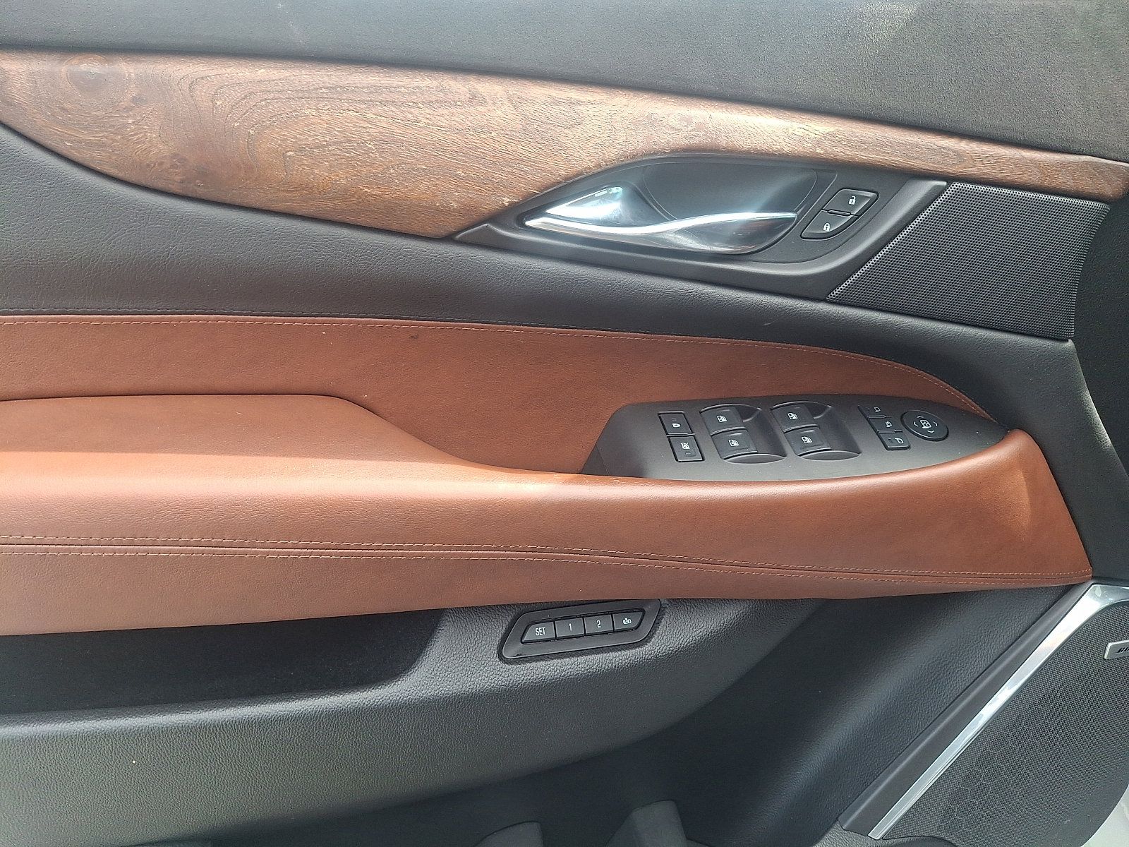 Used 2016 Cadillac Escalade ESV Premium AWD/4WD image 13