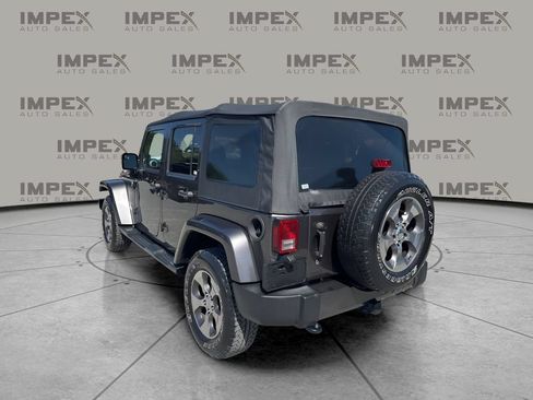 Used 2017 Jeep Wrangler Unlimited Sahara w/ Connectivity Group AWD/4WD image 3