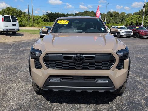 Used 2026 Toyota Tacoma TRD Off-Road AWD/4WD image 3