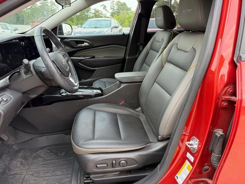 Used 2024 Chevrolet Trax ACTIV w/ Sunroof Package FWD image 10