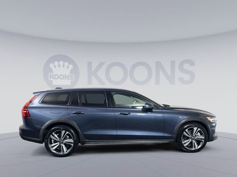 Used 2024 Volvo V60 B5 Cross Country Plus w/ Protection Package Premier image 8