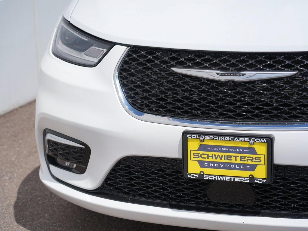 Used 2023 Chrysler Pacifica Touring-L FWD image 9