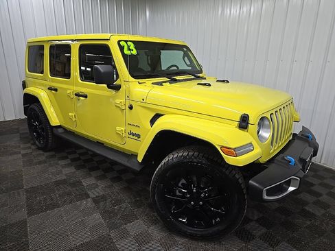 Used 2023 Jeep Wrangler Unlimited Sahara w/ Cold Weather Group AWD/4WD image 7