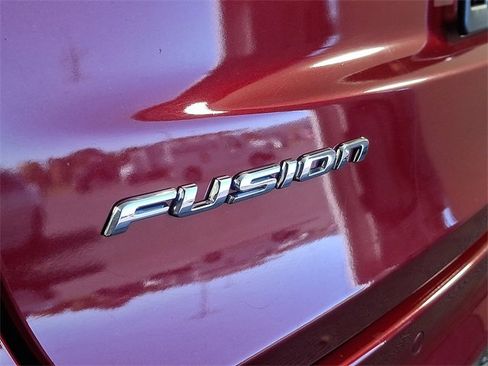 Used 2020 Ford Fusion SE image 31