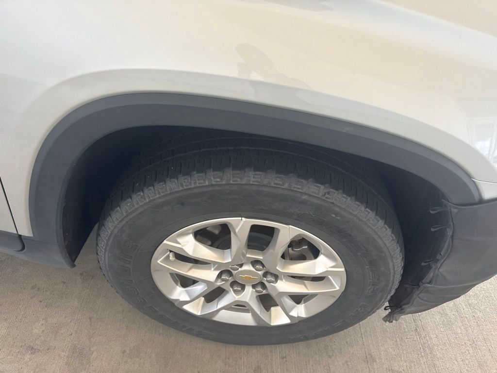 Used 2019 Chevrolet Traverse LT FWD image 4