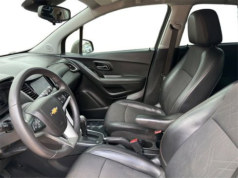 Used 2021 Chevrolet Trax LT w/ Driver Confidence Package image 10