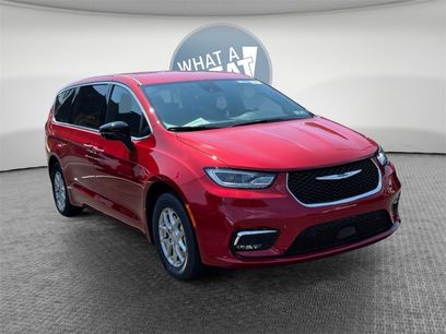 New 2025 Chrysler Pacifica Select