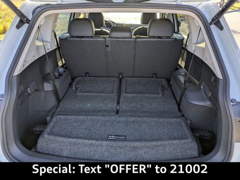 Used 2022 Volkswagen Tiguan SE w/ Panoramic Sunroof Package image 13
