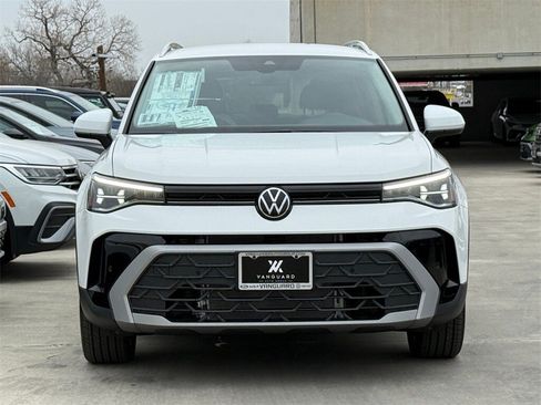 New 2026 Volkswagen Taos SE image 4