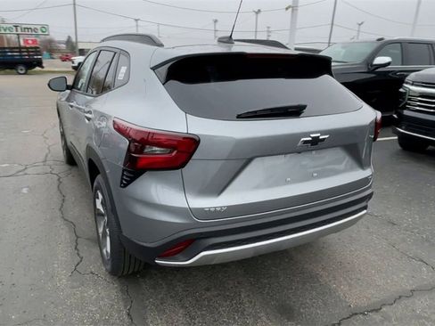 New 2026 Chevrolet Trax LT w/ Driver Confidence Package image 8