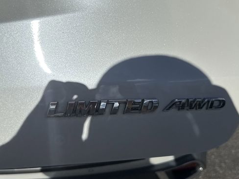 Used 2019 Toyota Highlander Limited image 11