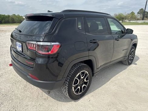Used 2025 Jeep Compass Trailhawk AWD/4WD image 5