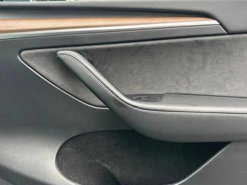 Used 2022 Tesla Model Y Performance image 22