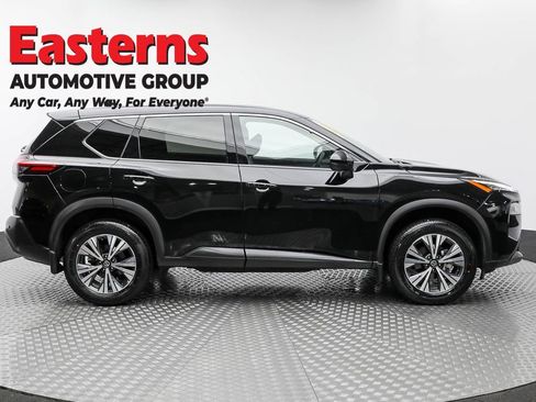 Used 2021 Nissan Rogue SV image 5