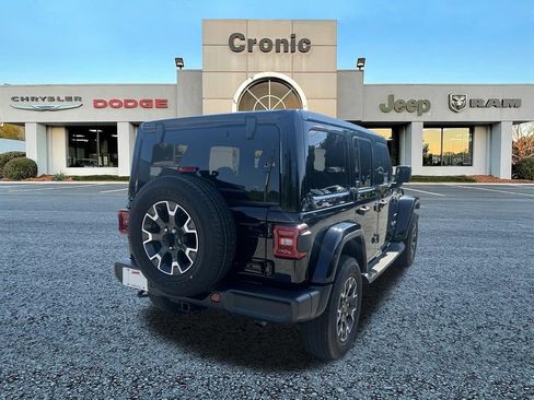 Used 2024 Jeep Wrangler Unlimited Sahara w/ Technology Group AWD/4WD image 3