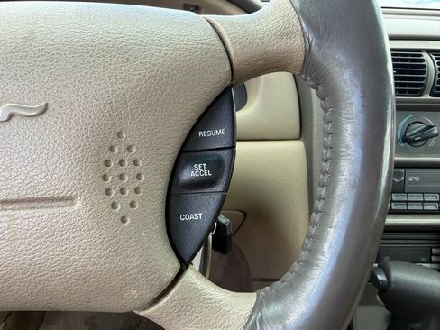 Used 2000 Ford Mustang Convertible RWD image 19