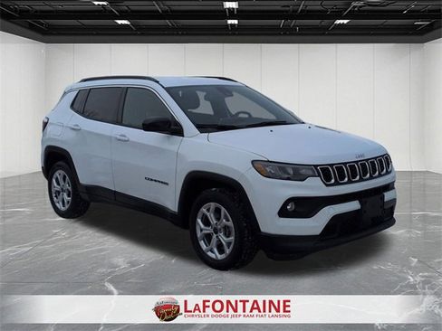 Certified 2025 Jeep Compass Latitude image 7