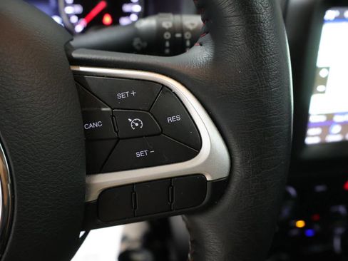 Certified 2023 Jeep Renegade Latitude w/ Sun/Sound Group AWD/4WD image 39
