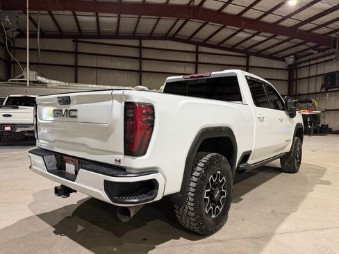 Used 2024 GMC Sierra 2500 AT4 w/ AT4 Preferred Package AWD/4WD image 4