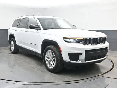 Used 2023 Jeep Grand Cherokee L Laredo RWD image 2