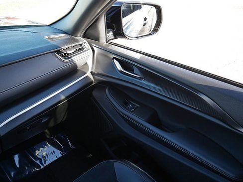 Used 2025 Jeep Grand Cherokee Altitude image 24