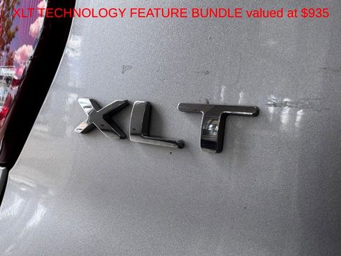 Used 2018 Ford Explorer XLT w/ Equipment Group 202A AWD/4WD image 8