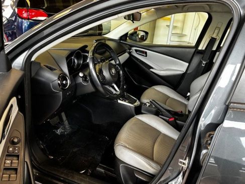 Used 2020 Toyota Yaris XLE FWD image 53