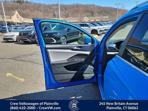 Used 2023 Volkswagen Taos SE w/ Panoramic Sunroof Package image 38