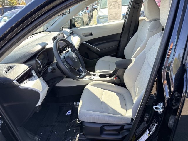 Used 2022 Toyota Corolla Cross LE AWD/4WD image 14