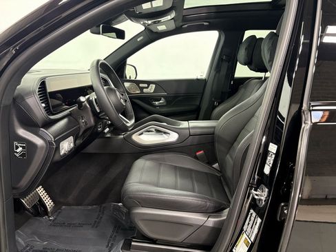 Used 2025 Mercedes-Benz GLS 580 4MATIC image 8