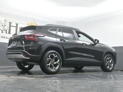 New 2026 Chevrolet Trax LT w/ Sunroof Package image 11