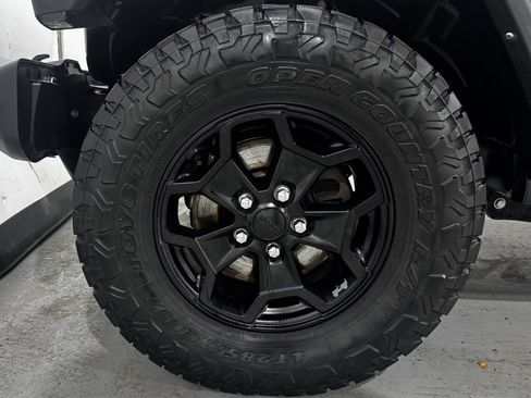 Used 2021 Jeep Gladiator Willys image 8