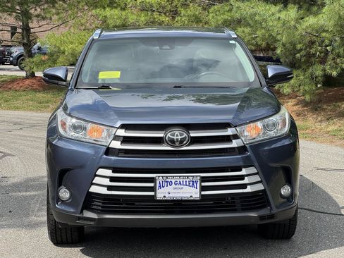 Used 2018 Toyota Highlander XLE w/ Protection Package #3 AWD/4WD image 2