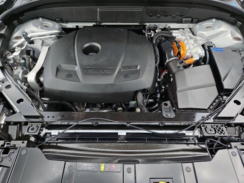 Certified 2024 Volvo XC60 T8 Core w/ Protection Package Premier image 28