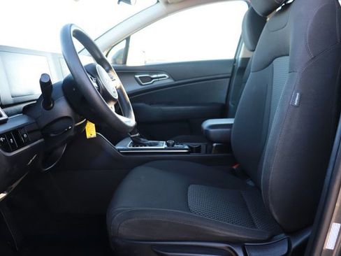 Used 2023 Kia Sportage LX image 10