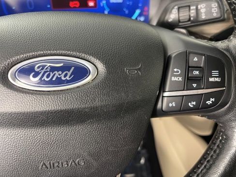 Used 2020 Ford Escape Titanium image 10