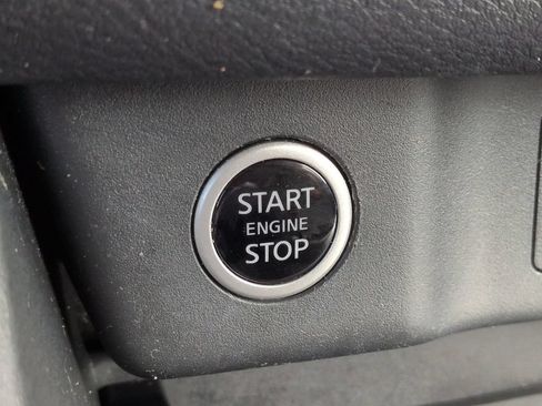 Used 2022 Nissan Rogue SV FWD image 25