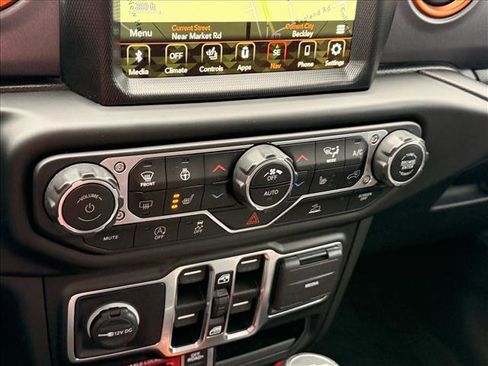Used 2022 Jeep Gladiator Mojave w/ Cold Weather Group AWD/4WD image 20