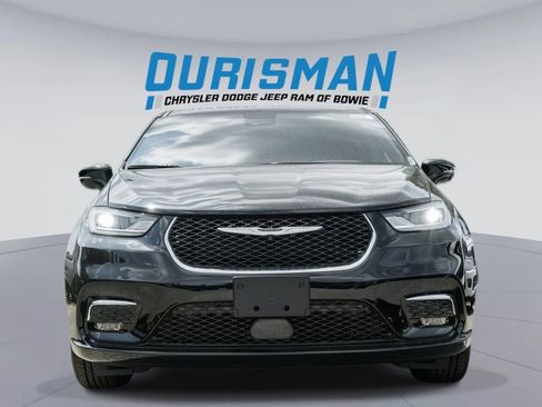 New 2025 Chrysler Pacifica Select image 2