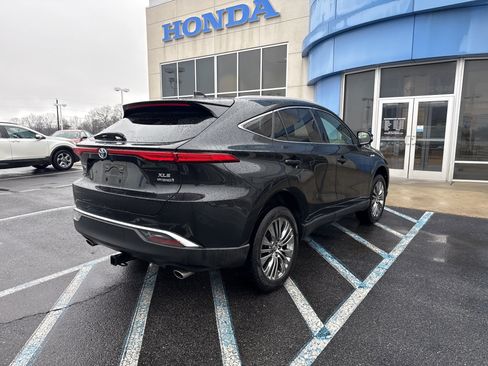 Used 2021 Toyota Venza XLE w/ Softex Package image 3