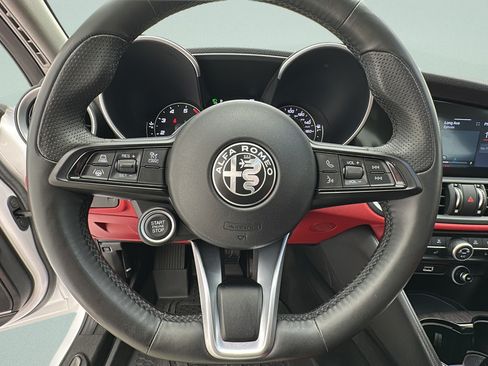 Used 2021 Alfa Romeo Giulia Ti w/ Nero Edizione AWD/4WD image 15