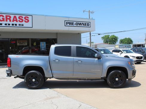 Used 2022 Chevrolet Colorado W/T AWD/4WD image 3